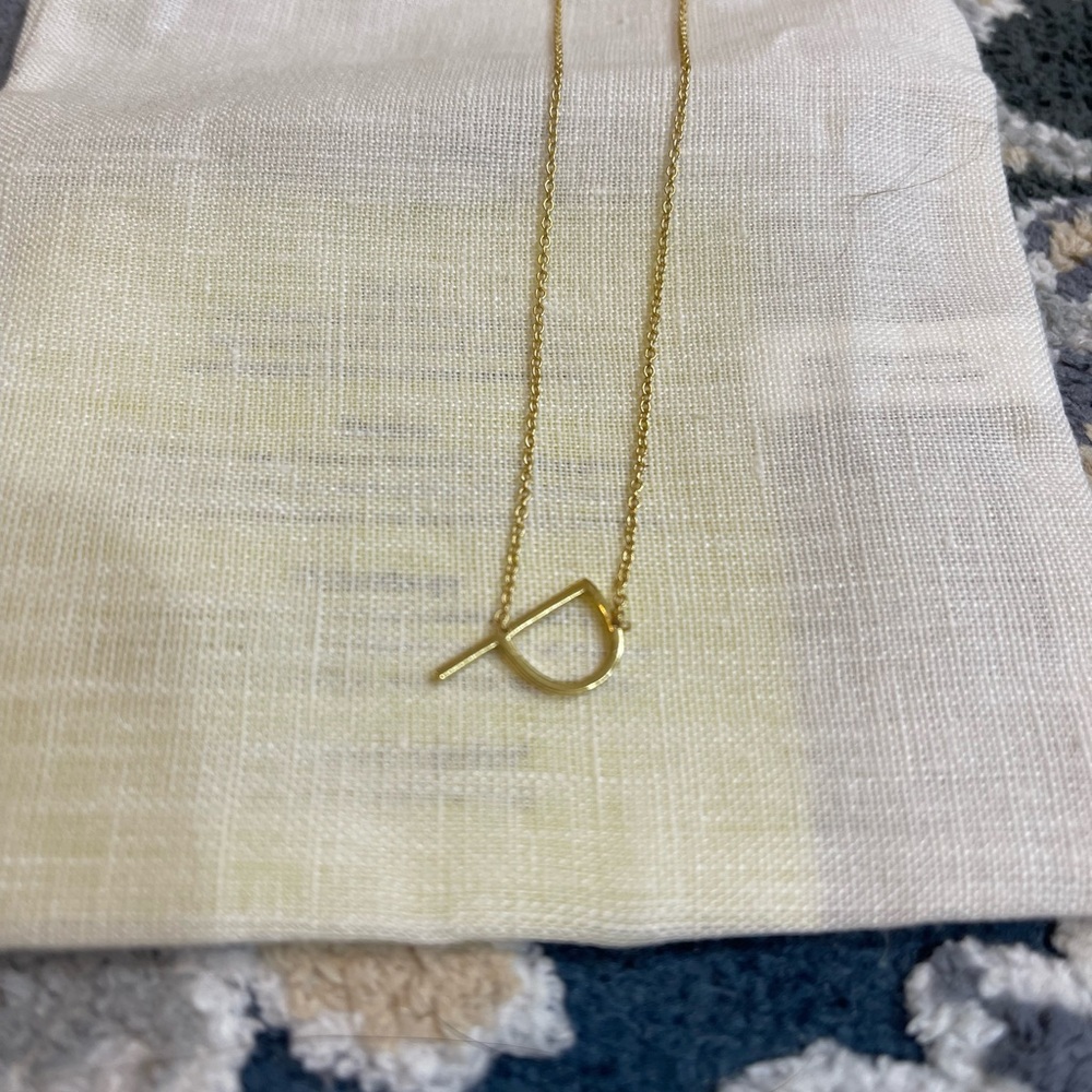 NWOT P necklace
